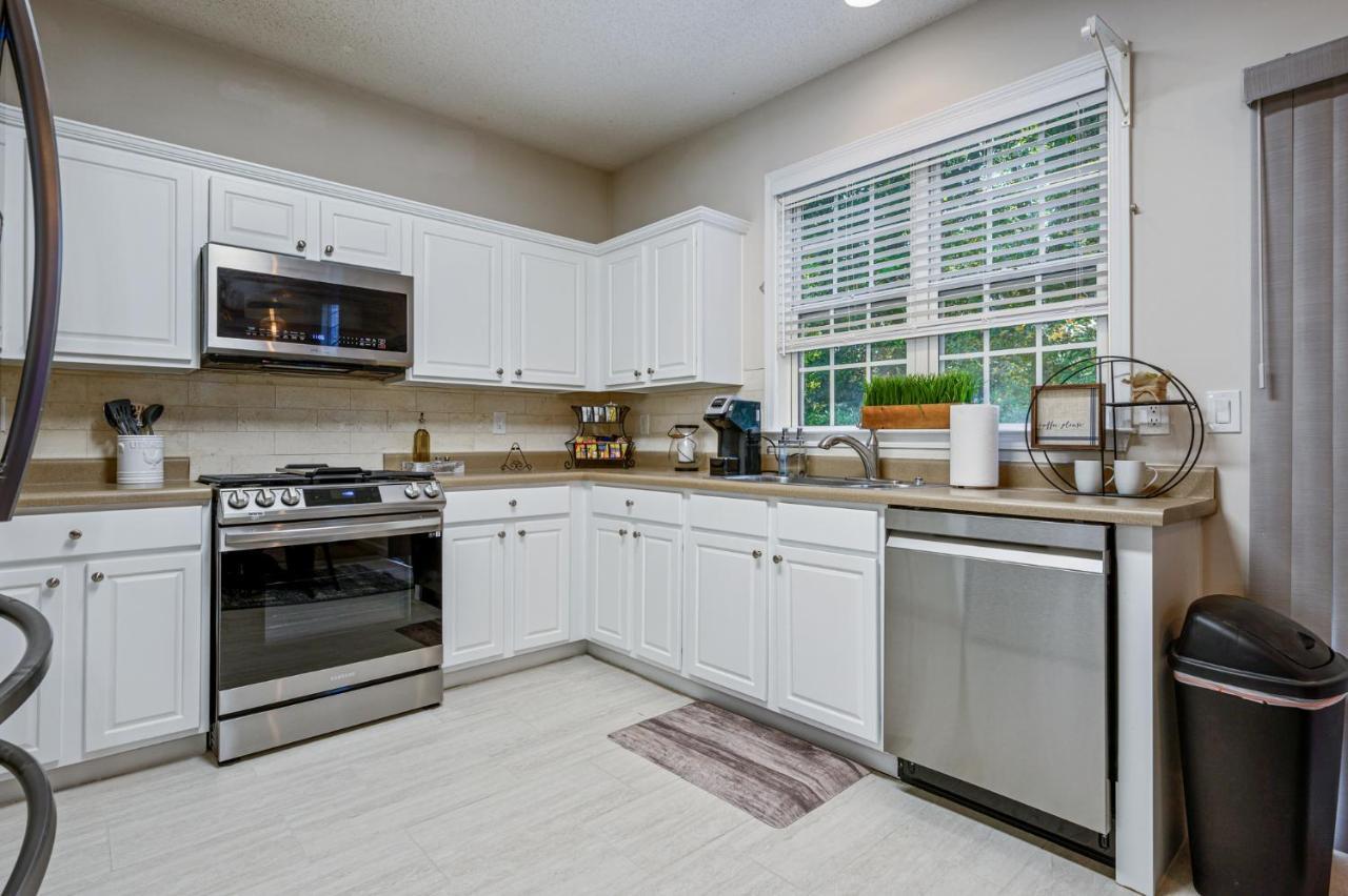 Enjoy This Amazing Home With Porch & Grill Near Dt Woodstock Ngoại thất bức ảnh